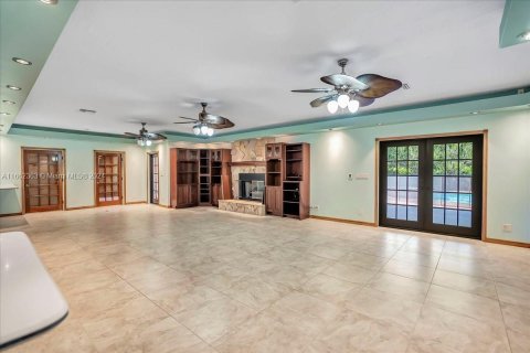 Villa ou maison à vendre à Miami, Floride: 3 chambres, 425.4 m2 № 1370709 - photo 6