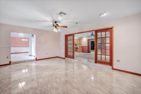 Villa ou maison à vendre à Miami, Floride: 3 chambres, 425.4 m2 № 1370709 - photo 14