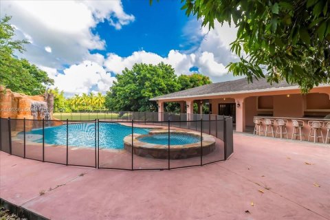 Villa ou maison à vendre à Miami, Floride: 3 chambres, 425.4 m2 № 1370709 - photo 27