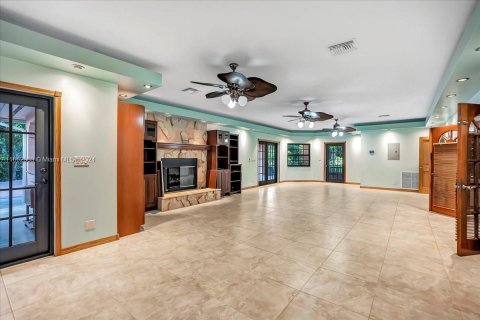 Villa ou maison à vendre à Miami, Floride: 3 chambres, 425.4 m2 № 1370709 - photo 5