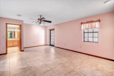 Villa ou maison à vendre à Miami, Floride: 3 chambres, 425.4 m2 № 1370709 - photo 3