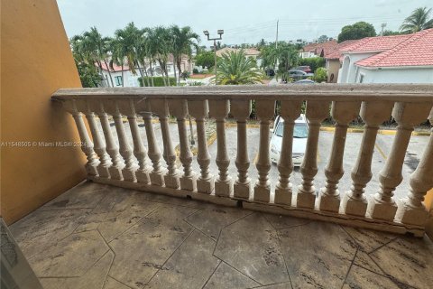 Condominio en venta en Hialeah, Florida, 2 dormitorios, 80.82 m2 № 1058583 - foto 12