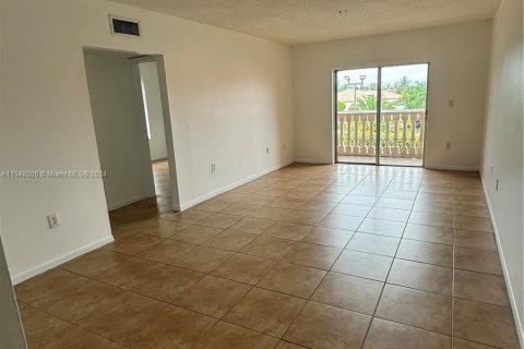 Condominio en venta en Hialeah, Florida, 2 dormitorios, 80.82 m2 № 1058583 - foto 7