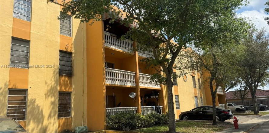 Condominio en Hialeah, Florida, 2 dormitorios  № 1058583