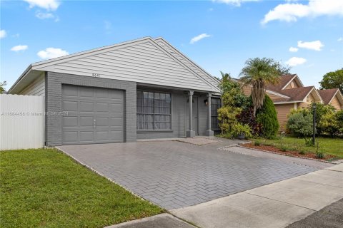 Villa ou maison à vendre à Pembroke Pines, Floride: 3 chambres, 102.47 m2 № 1420277 - photo 3