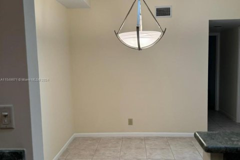Condo in Port St. Lucie, Florida, 2 bedrooms  № 1060772 - photo 3