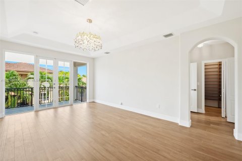 Casa en venta en Hialeah, Florida, 5 dormitorios, 233.28 m2 № 1402555 - foto 10