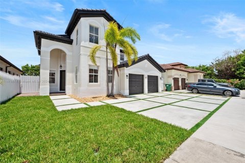 House in Hialeah, Florida 5 bedrooms, 233.28 sq.m. № 1402555 - photo 8