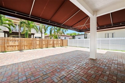 Casa en venta en Hialeah, Florida, 5 dormitorios, 233.28 m2 № 1402555 - foto 26