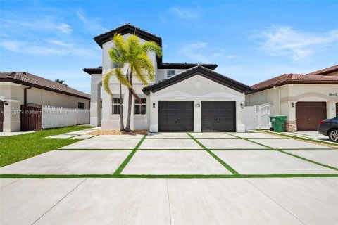 House in Hialeah, Florida 5 bedrooms, 233.28 sq.m. № 1402555 - photo 6