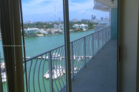 Condo in North Bay Village, Florida, 2 bedrooms  № 1227421 - photo 5