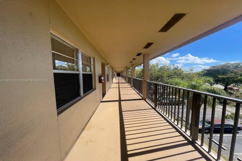 Condominio en venta en Pembroke Pines, Florida, 2 dormitorios, 110.74 m2 № 1225365 - foto 6