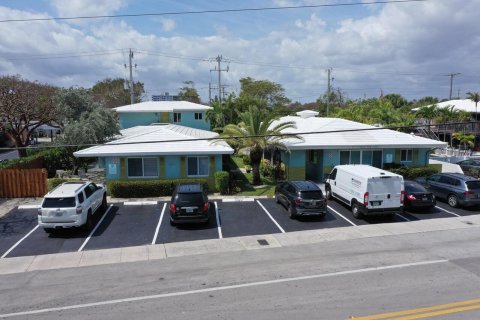 Commercial property in Lauderdale-by-the-Sea, Florida 264.77 sq.m. № 1073481 - photo 8