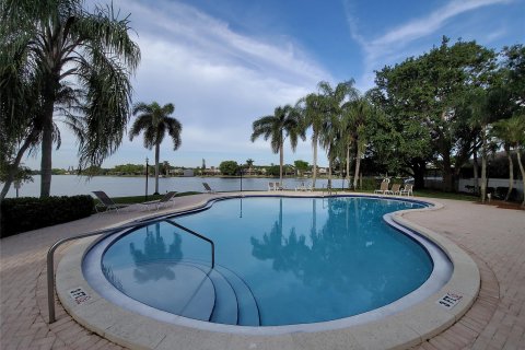 Villa ou maison à vendre à Pembroke Pines, Floride: 3 chambres, 155.61 m2 № 1171414 - photo 2