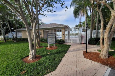 Villa ou maison à vendre à Pembroke Pines, Floride: 3 chambres, 155.61 m2 № 1171414 - photo 8