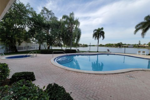 Villa ou maison à vendre à Pembroke Pines, Floride: 3 chambres, 155.61 m2 № 1171414 - photo 6