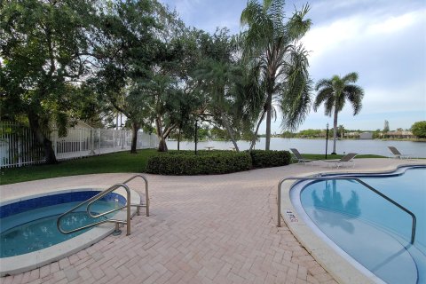 Villa ou maison à vendre à Pembroke Pines, Floride: 3 chambres, 155.61 m2 № 1171414 - photo 5