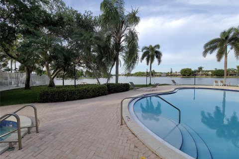 Villa ou maison à vendre à Pembroke Pines, Floride: 3 chambres, 155.61 m2 № 1171414 - photo 4