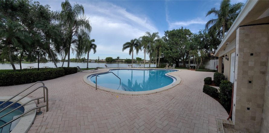 Villa ou maison à Pembroke Pines, Floride 3 chambres, 155.61 m2 № 1171414