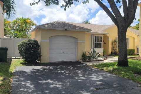 Villa ou maison à vendre à Pembroke Pines, Floride: 3 chambres, 155.61 m2 № 1171414 - photo 9