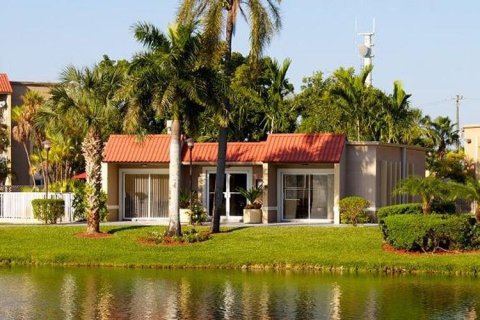 Copropriété à vendre à Doral, Floride: 2 chambres, 98.57 m2 № 1029134 - photo 17
