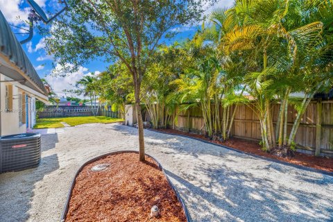 Immobilier commercial à vendre à Biscayne Park, Floride: 165.27 m2 № 1071908 - photo 10