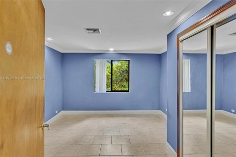 House in North Miami Beach, Florida 3 bedrooms, 171.68 sq.m. № 1397421 - photo 28