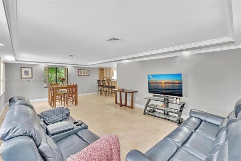 Casa en venta en North Miami Beach, Florida, 3 dormitorios, 171.68 m2 № 1397421 - foto 12