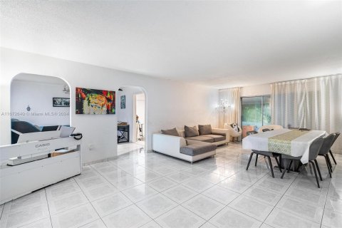 Villa ou maison à vendre à Sunny Isles Beach, Floride: 3 chambres, 165.74 m2 № 1397420 - photo 7