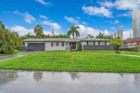 Villa ou maison à vendre à Sunny Isles Beach, Floride: 3 chambres, 165.74 m2 № 1397420 - photo 5