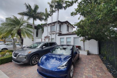 House in Miami, Florida 4 bedrooms, 233.84 sq.m. № 1019496 - photo 2