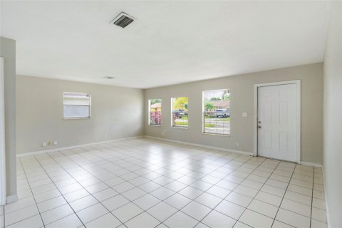 House in North Lauderdale, Florida 3 bedrooms, 115.85 sq.m. № 1160781 - photo 8