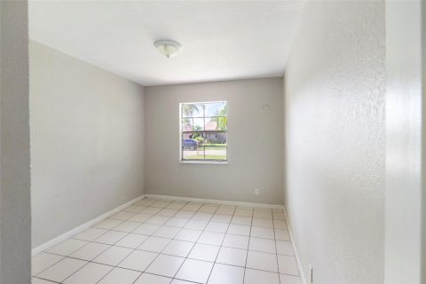 House in North Lauderdale, Florida 3 bedrooms, 115.85 sq.m. № 1160781 - photo 2