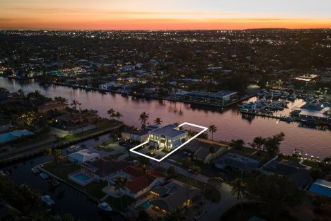 Villa ou maison à vendre à Deerfield Beach, Floride: 5 chambres, 455.78 m2 № 1040947 - photo 1