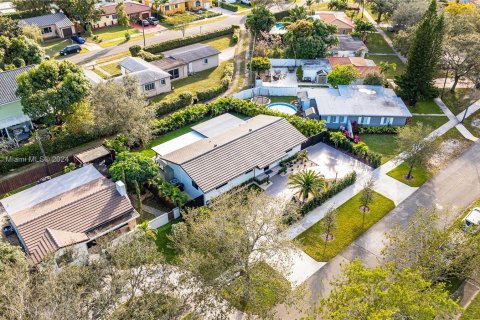 Villa ou maison à vendre à Miami Springs, Floride: 4 chambres, 160.54 m2 № 1019333 - photo 9