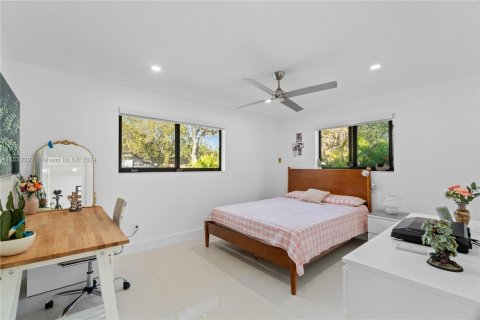 House in Miami Springs, Florida 4 bedrooms, 160.54 sq.m. № 1019333 - photo 25