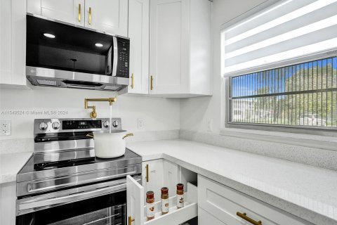 Condominio en venta en Deerfield Beach, Florida, 2 dormitorios, 76.18 m2 № 1067461 - foto 3