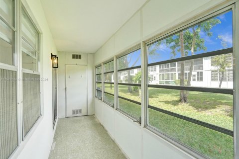 Condo in Deerfield Beach, Florida, 2 bedrooms  № 1067461 - photo 25