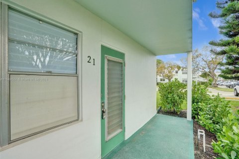 Condo in Deerfield Beach, Florida, 2 bedrooms  № 1067461 - photo 27