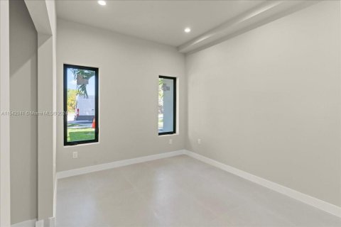 Casa en venta en West Miami, Florida, 4 dormitorios, 250.84 m2 № 1067460 - foto 13