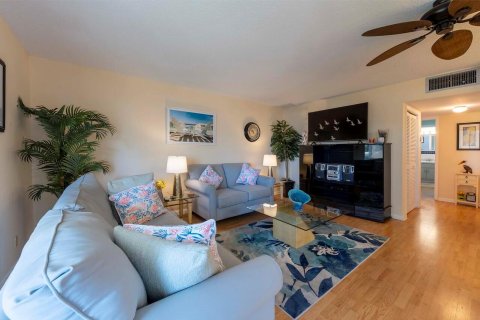 Condo in West Palm Beach, Florida, 1 bedroom  № 1079800 - photo 13