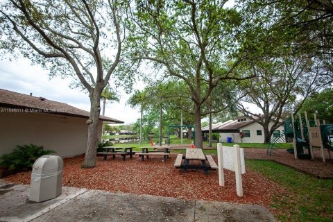 Townhouse in Pembroke Pines, Florida 2 bedrooms, 98.48 sq.m. № 1050308 - photo 28