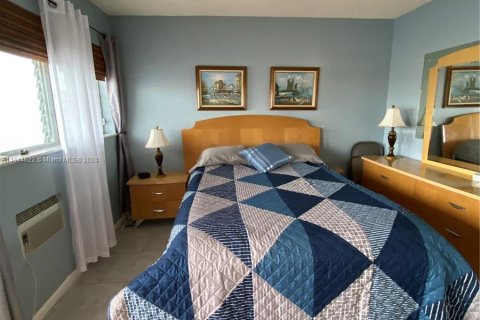 Condominio en venta en Hallandale Beach, Florida, 1 dormitorio, 58.06 m2 № 1047327 - foto 12