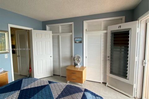 Condo in Hallandale Beach, Florida, 1 bedroom  № 1047327 - photo 13