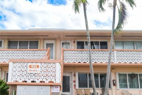 Condominio en venta en Hallandale Beach, Florida, 1 dormitorio, 58.06 m2 № 1047327 - foto 3