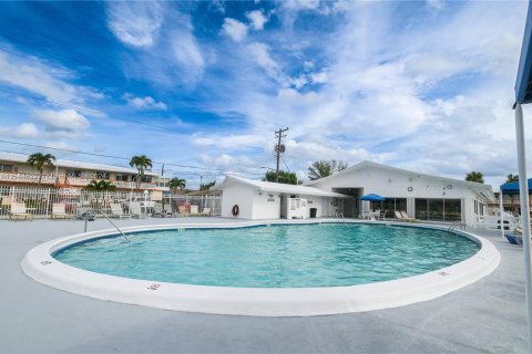 Condominio en venta en Hallandale Beach, Florida, 1 dormitorio, 58.06 m2 № 1047327 - foto 19