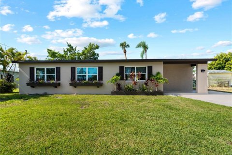 Villa ou maison à vendre à North Port, Floride: 3 chambres, 146.23 m2 № 1265520 - photo 2