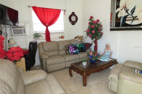 House in Tampa, Florida 2 bedrooms, 53.14 sq.m. № 1044430 - photo 7