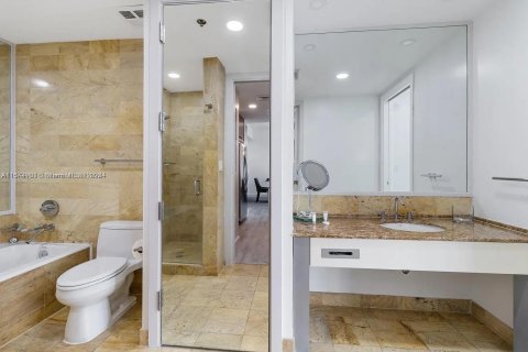 Condo in Miami, Florida, 1 bedroom  № 1396054 - photo 5