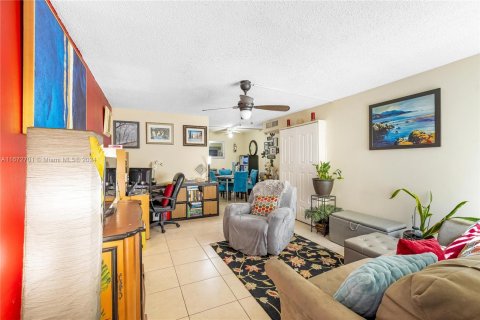 Condo in Coral Springs, Florida, 2 bedrooms  № 1396001 - photo 1